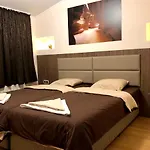 за гости тони и крис 3*