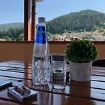 за гости тони и крис Guest house Devin