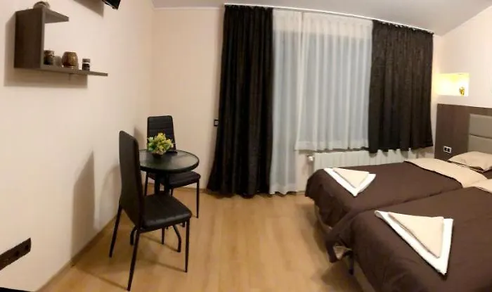 за гости тони и крис Penzion